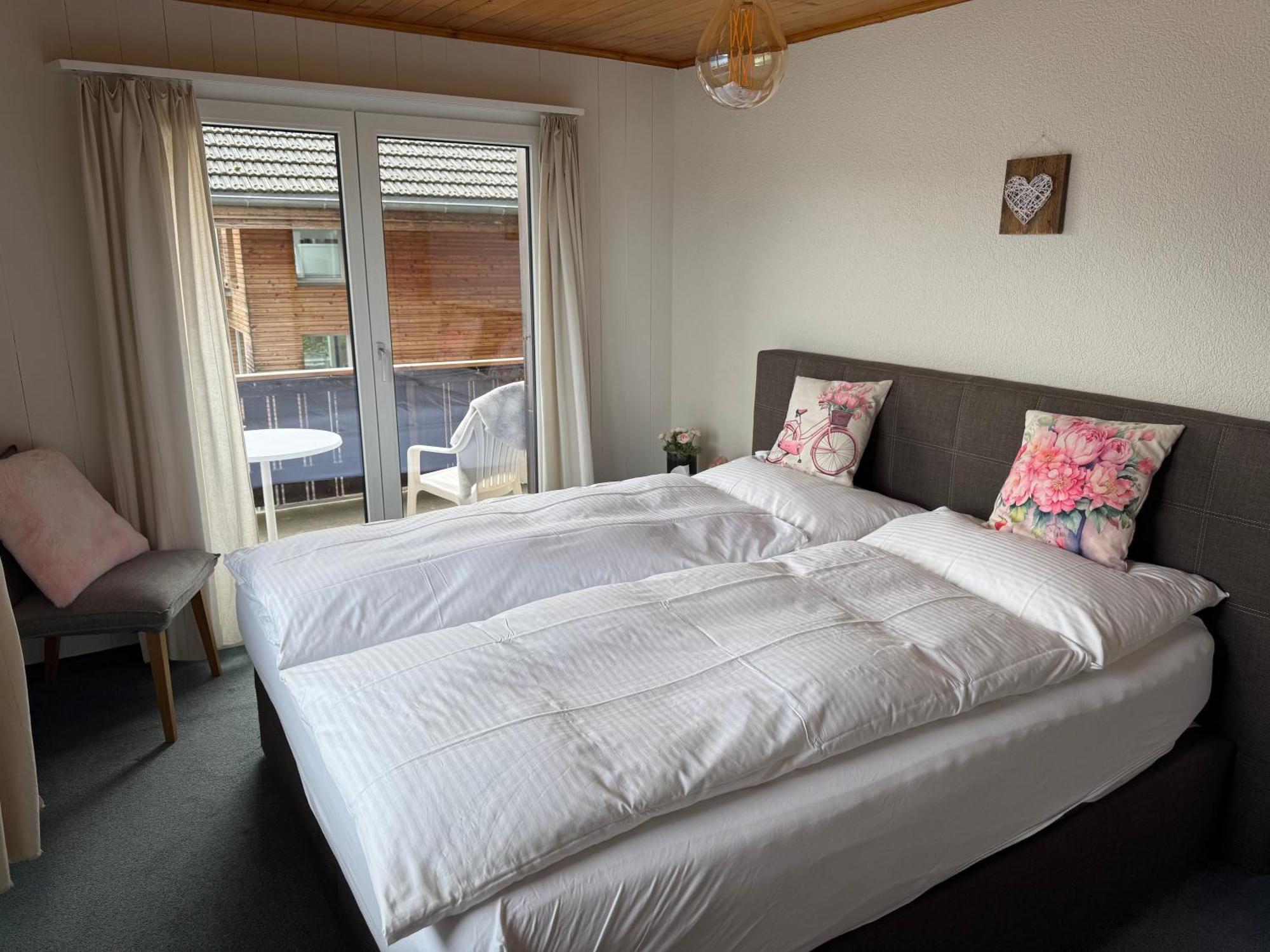 Eva'S Seeblick Krattigen Room photo